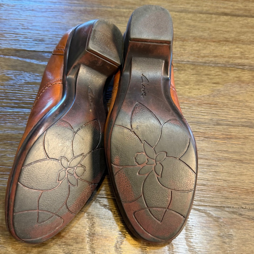 Clarks Women Cognac Brown Leather T-Strap Mary Jane Pumps Low Heel Shoes 10 - Picture 9 of 9